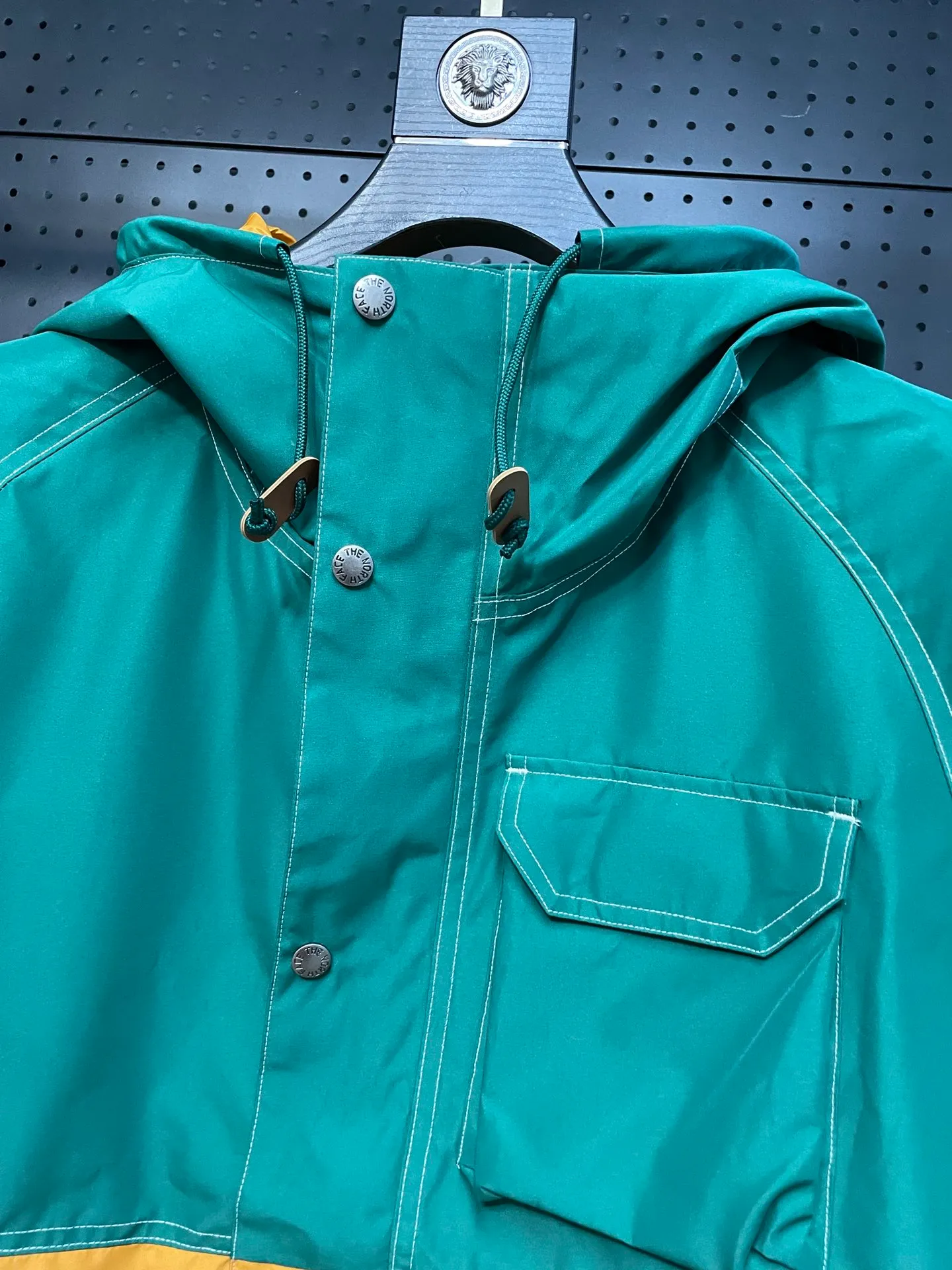 TNF ， ， 👇 ： 1、 ISO 90（ISO 4） ！ 2、 ： 2L Gore-tex ， ， ， ， Breathable 。 3、 ： 330 ， ， 。 。 4、 ： ZP。 ， ， 5、 ： YKK ， 10 ， ， 6、 ， zp ， ！ :Yellow Black Size:XS-XXL